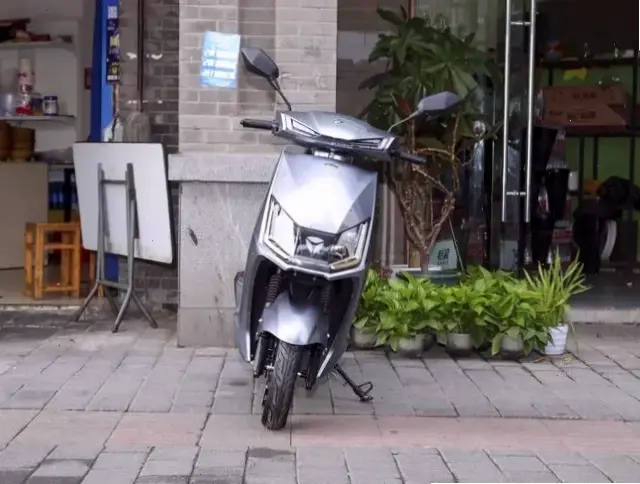 Yadea S3 Pro Modern Vehicle: Thiết kế tinh tế, công nghệ mới cho trải nghiệm lái xe hiện đại.