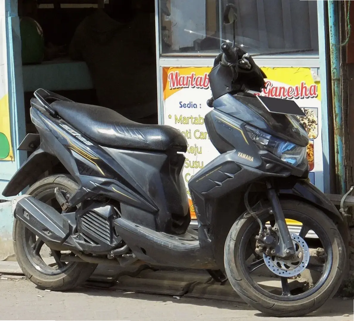 Yamaha Luvias 125cc Motorcycle với động cơ mạnh mẽ, mang lại trải nghiệm lái xe phấn khích hàng ngày!