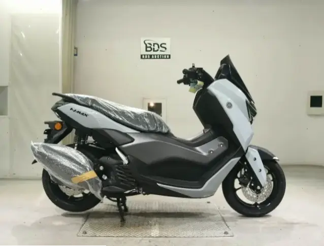 Yamaha Luvias Classic Scooter với phong cách retro, mang lại sự thoải mái và phong thái cổ điển!