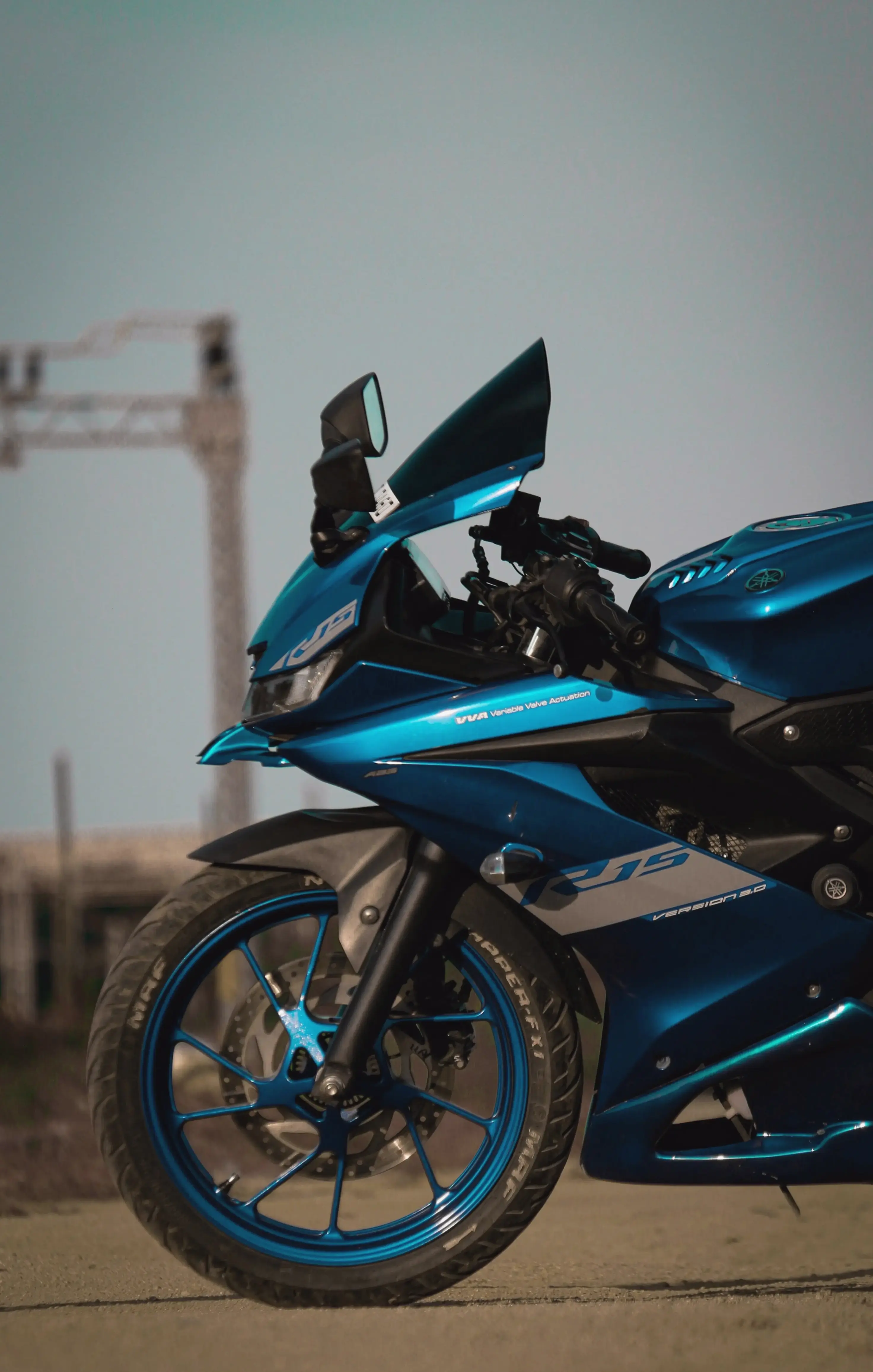 Yamaha R15 Sport Motorcycle: Lý tưởng cho đam mê tốc độ, thiết kế thể thao và trải nghiệm lái xe phiêu lưu!