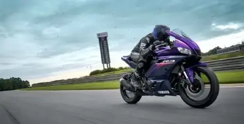 Yamaha R3 2023 Model kết hợp công nghệ hiện đại và hiệu suất đỉnh cao cho trải nghiệm tuyệt vời.