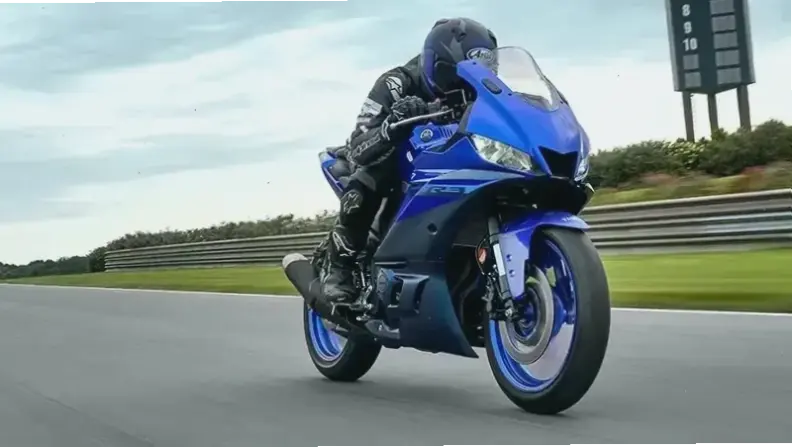 Yamaha R3 Classic Motorcycle kết hợp phong cách cổ điển với công nghệ hiện đại, đầy cuốn hút.