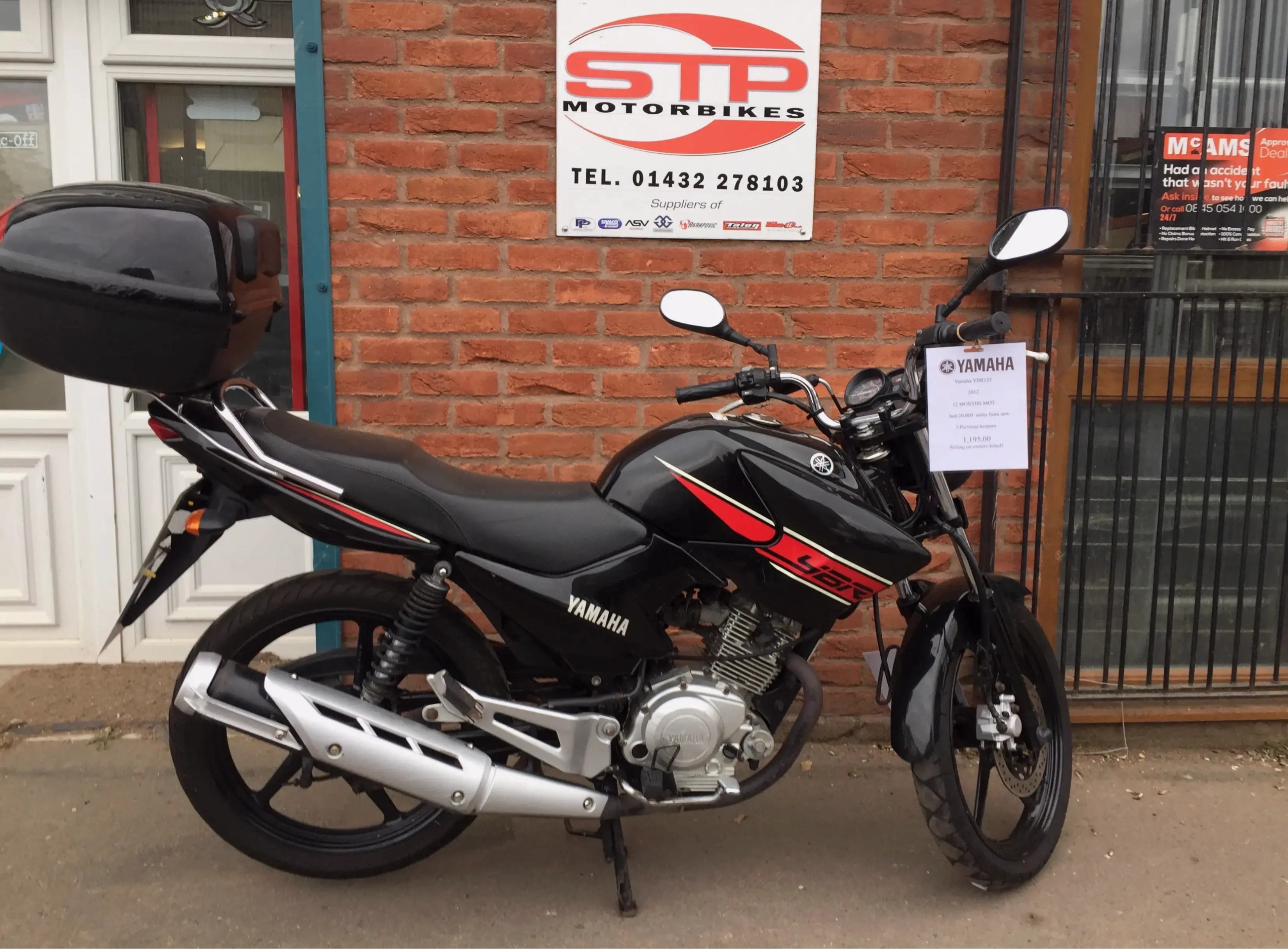 Yamaha YBR 125 Premium Motorcycle: Đẳng cấp cao cấp với hiệu suất vượt bậc và thiết kế tinh tế!