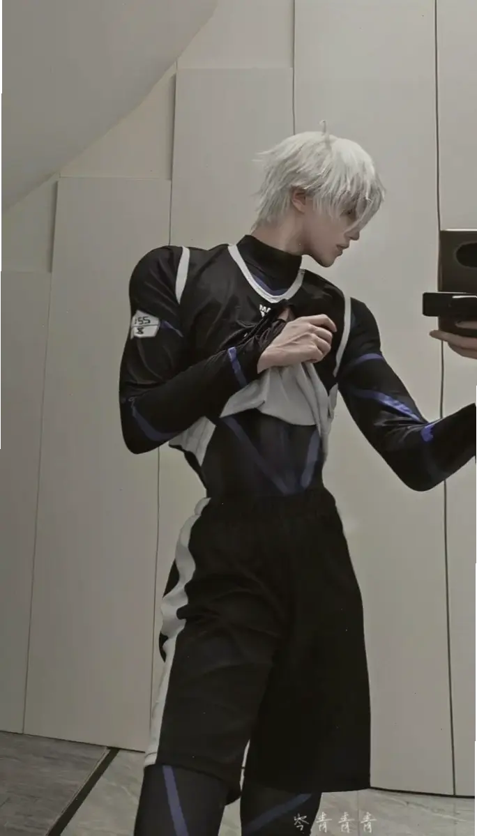 Cosplay Nagi Seishiro: Hướng dẫn trang phục và makeup để hóa thân thành nhân vật.