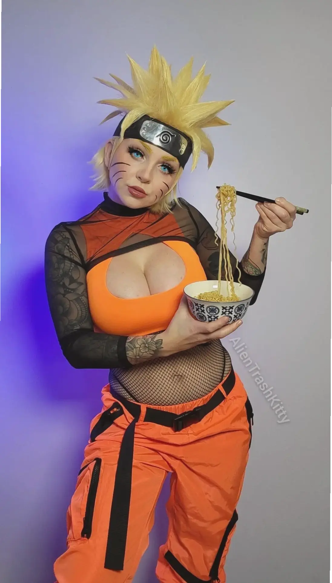 Cosplay Sexy Naruto: Phiên bản quyến rũ của Naruto, kết hợp sức mạnh ninja với phong cách hấp dẫn.