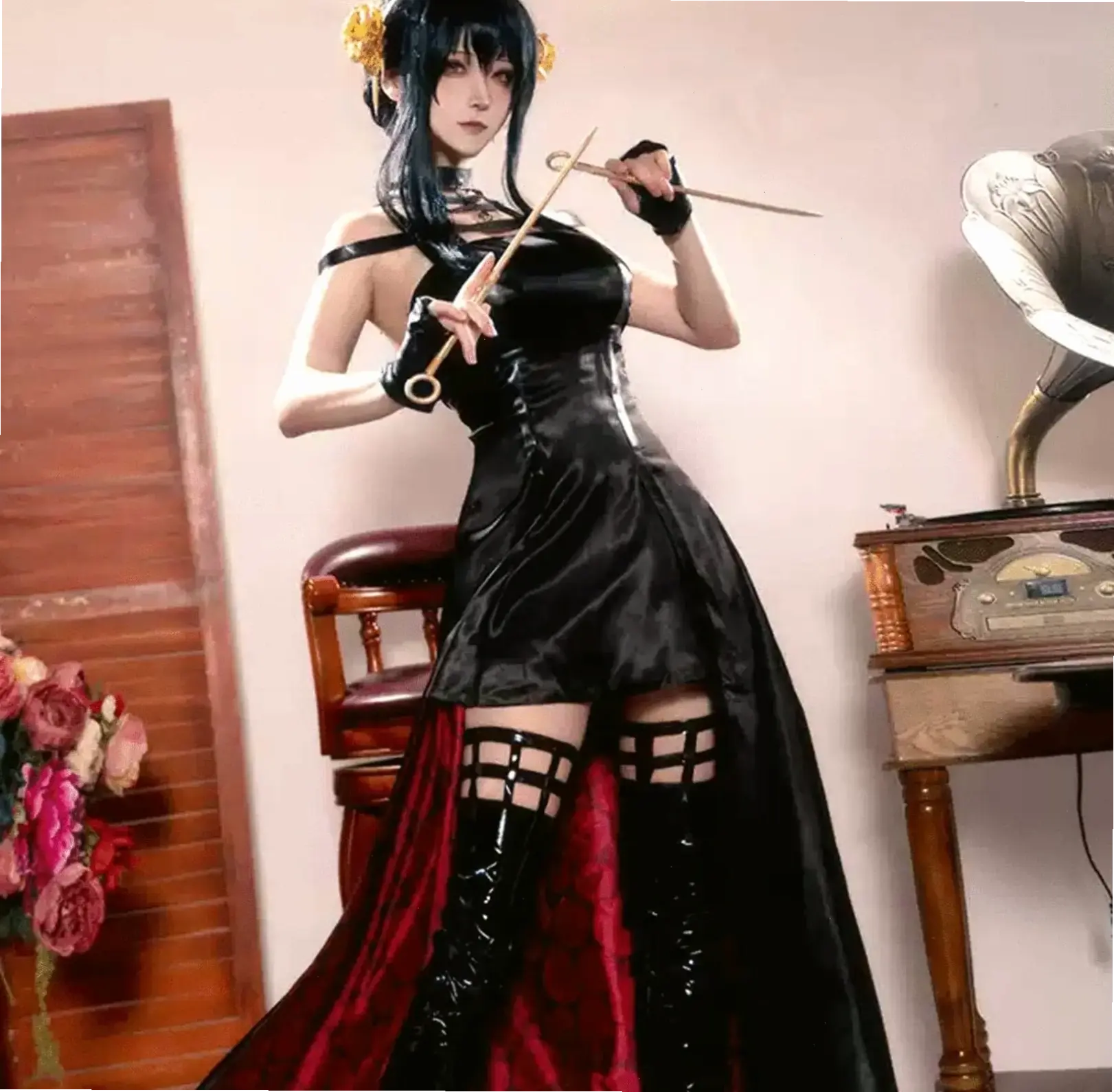 Cosplay Yor Spy x Family mang đến trải nghiệm thú vị, tái hiện nhân vật qua trang phục tự làm!