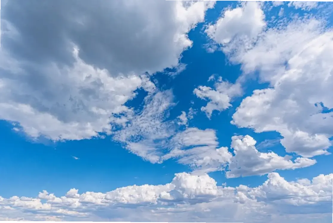 Hình ảnh Himmel sắc nét ở chất lượng 4K, làm nổi bật vẻ ngoài anh hùng trong Frieren.