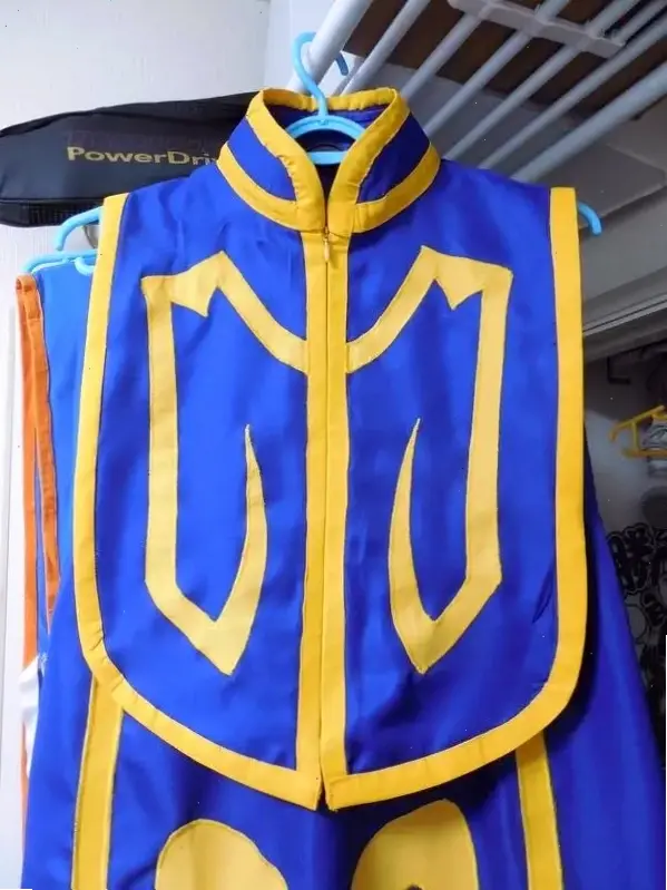 Kurapika vest: Trang phục vest đặc trưng của Kurapika trong Hunter x Hunter, thể hiện phong cách thanh lịch và mạnh mẽ.