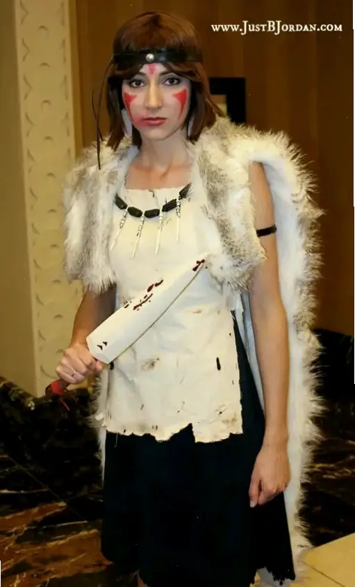 Mononoke Hime Cosplay: Trang phục công chúa sói đẹp mê ly, dành cho fan yêu thích anime Ghibli.