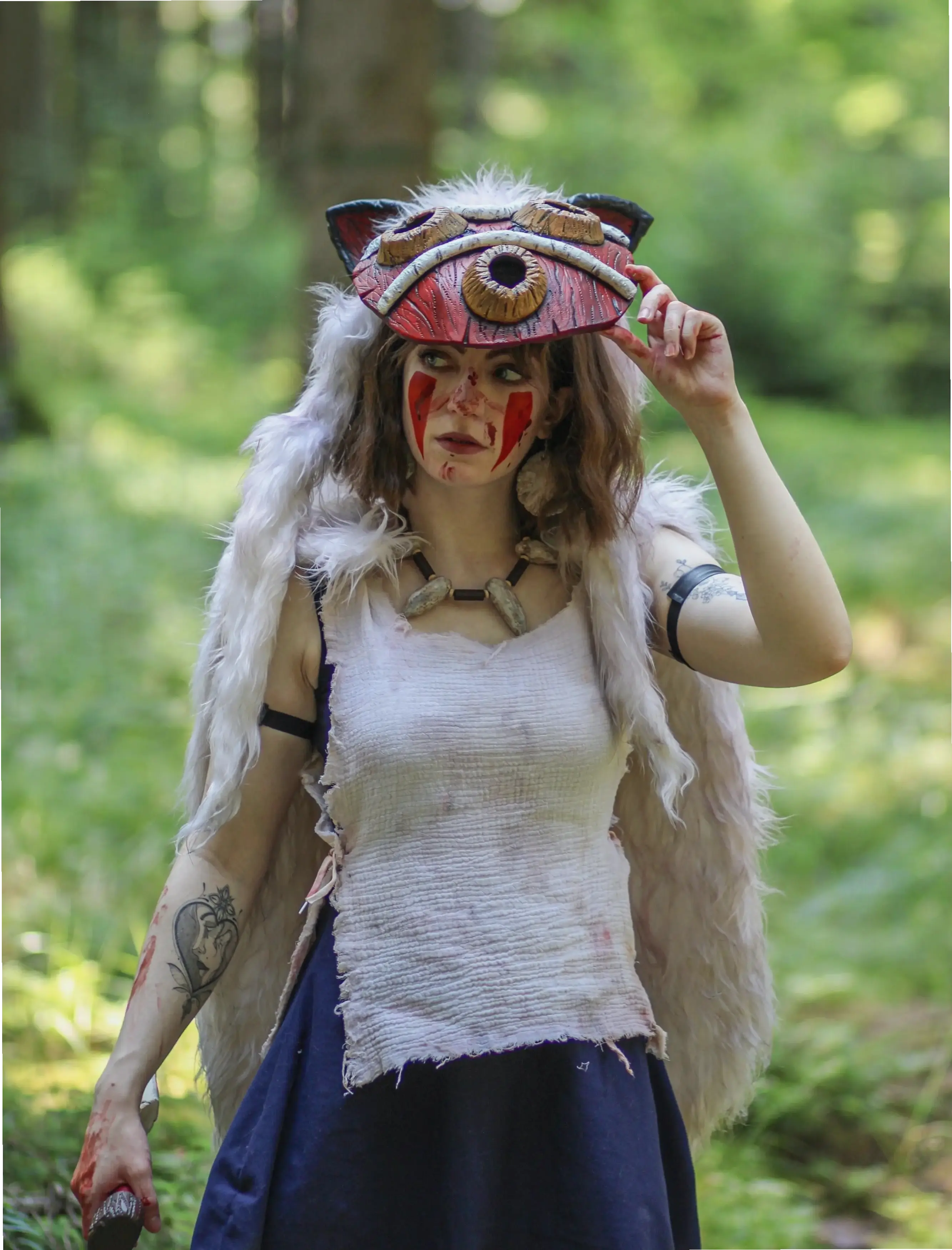 Mononoke Princess Cosplay: Hãy mặc trang phục công chúa sói để khám phá thế giới anime Ghibli.