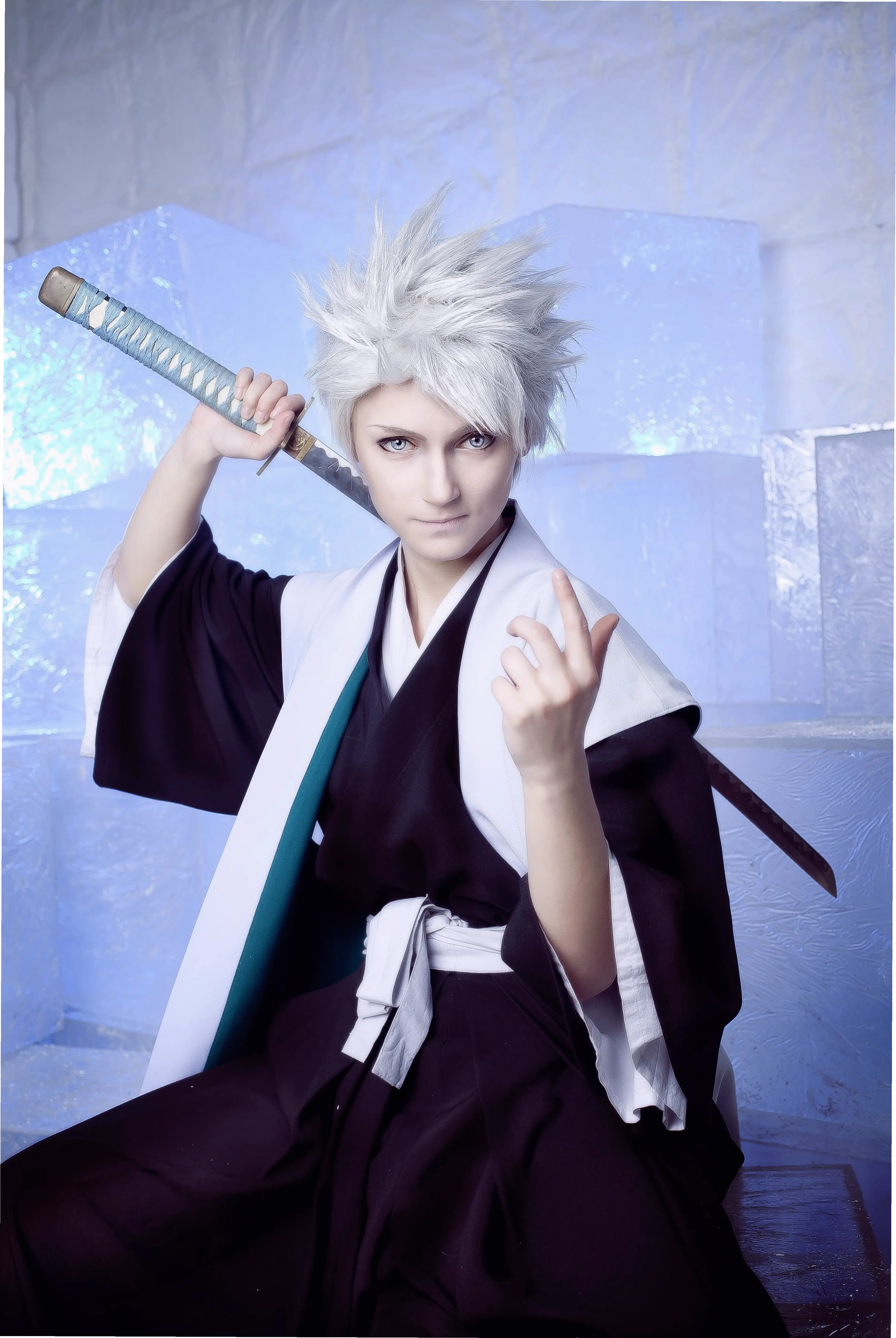 Toshiro cosplay: Hãy thử cosplay Toshiro Hitsugaya để hóa thân thành chiến binh băng giá của Bleach!