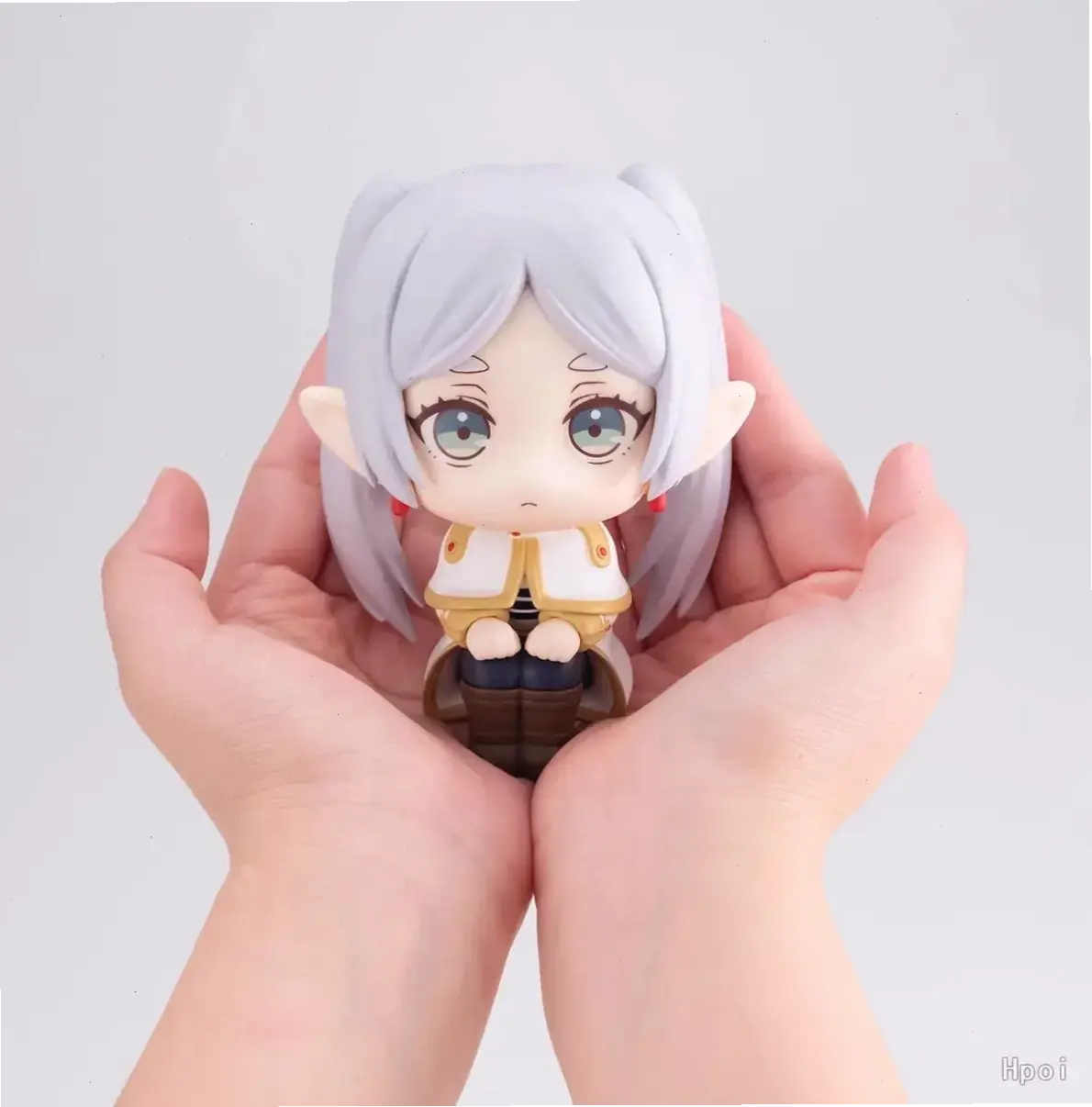 Yêu thích hình ảnh cute frieren, phiên bản dễ thương của pháp sư tiễn táng khiến fan không thể rời mắt.