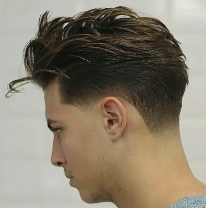 Zoro hairstyle: Mái tóc ngắn gọn, phong cách, phù hợp với hình ảnh kiếm sĩ mạnh mẽ trong One Piece!